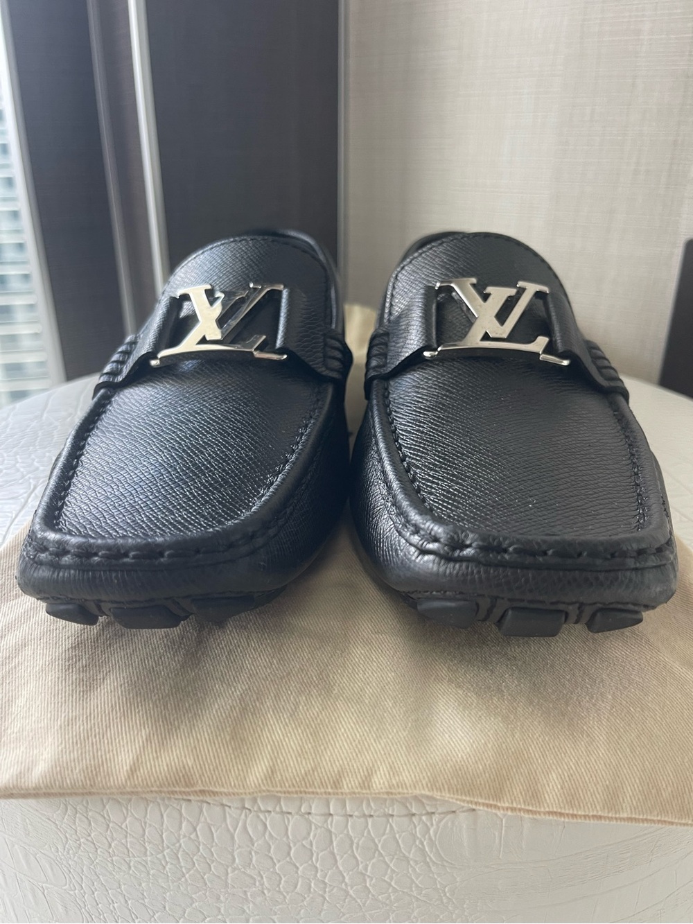 💯 authentic Louis Vuitton Black Leather LV Buckle Slip-On Loafers - Picture 4 of 9